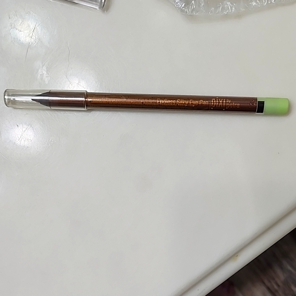 Pixi Silky Eye Pencil In BronzeBream
